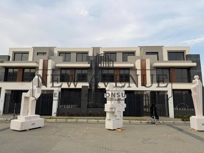 prime twin house for sale at La Vista Patio Town next to AUC - Fully finished Ready to move – pohled 3