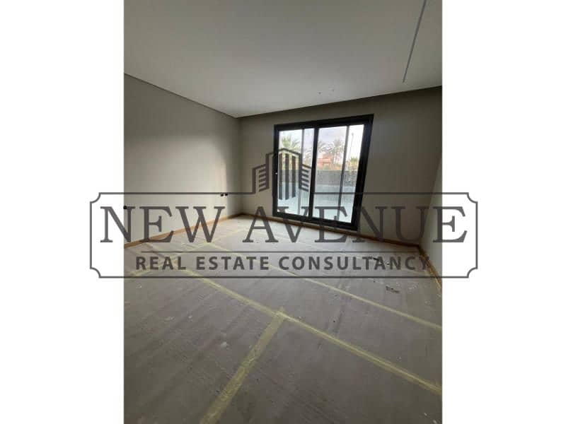 ground apartment fully finished with acs ready to move prime location in silver palm new cairo - Vista 3