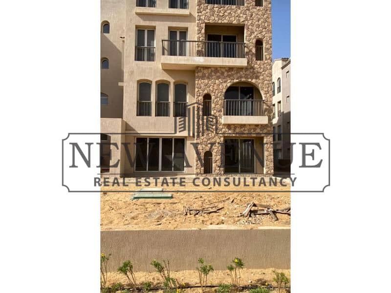 Duplex for sale in Green Square compound Prime location, overlooking town houses Semi 224 m + roof 45 m finished Ready to deliver - Ansicht 2