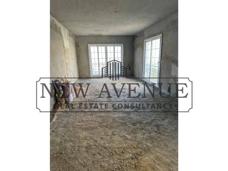 Rare space - Ready To Move - Prime Location - Semi finished - Master Room - 3th Floor-4 bedrooms-Penthouse for sale in Regents park Compound New Cairo - Widok 3