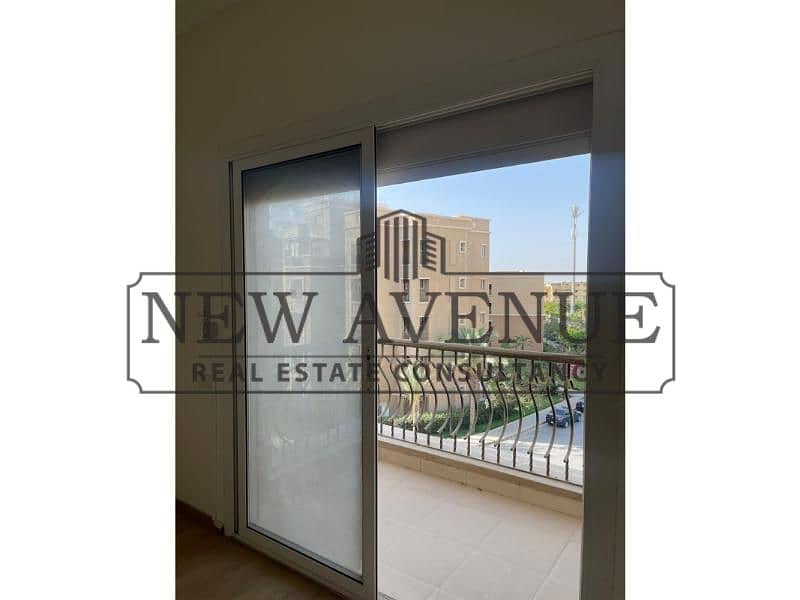 fully finished - with kitchen - ready to move - Master room - Nanny room + Bathroom - prime location 5 mins from rehab- new Cairo - Apartment For sale - Widok 5