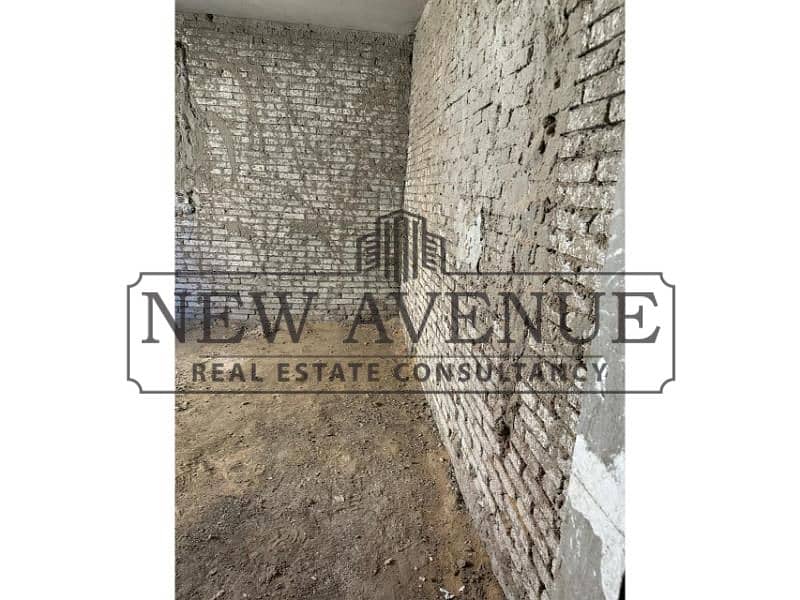 Rare space - Ready To Move - Prime Location - Semi finished - Master Room - 3th Floor-4 bedrooms-Penthouse for sale in Regents park Compound New Cairo - Widok 5