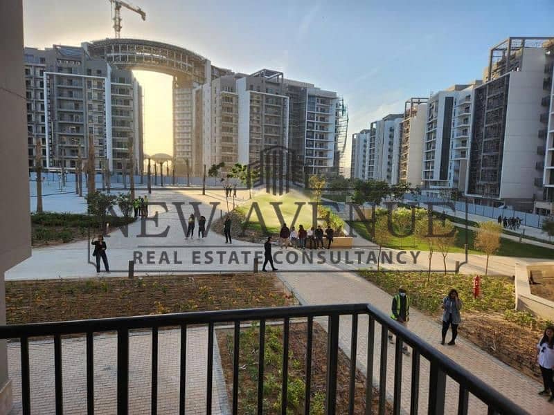 DOWN PAYMENT WITH INSTALLMENTS BEST LOCATION AND TERRACE OVERLOOKING GARDEN SUPER LUX FINISHING WITH AC'S NANNY'S ROOM WITH TOILET APARTMENT FOR SALE - Bild 3