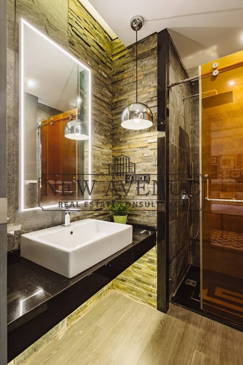 prime location 1st row lagoon view Super lux finishing ready to move Includes all services Nanny's and driver room with toilet standalone for sale – pohled 6