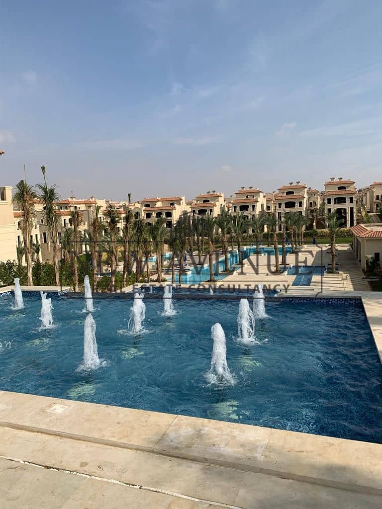 READY TO MOVE - PRIME LOCATION - BAHARY - TOWN HOUSE FOR SALE IN COMPOUND PATIO 5 EAST - LA VISTA - AL SHROUK - Ansicht 2