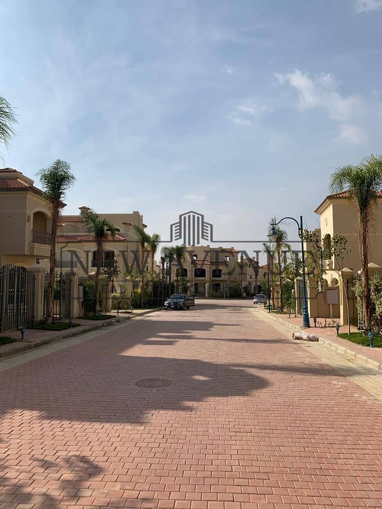 READY TO MOVE - PRIME LOCATION - BAHARY - TOWN HOUSE FOR SALE IN COMPOUND PATIO 5 EAST - LA VISTA - AL SHROUK - Ansicht 4