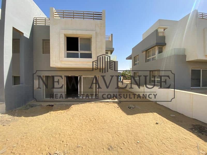 Prime Townhouse Corner for Sale in Hyde Park New Cairo: attractive Price, 5 Bedrooms, Overlooking Landscapes, open view, Semi-finished, Top Spot! - Widok 3