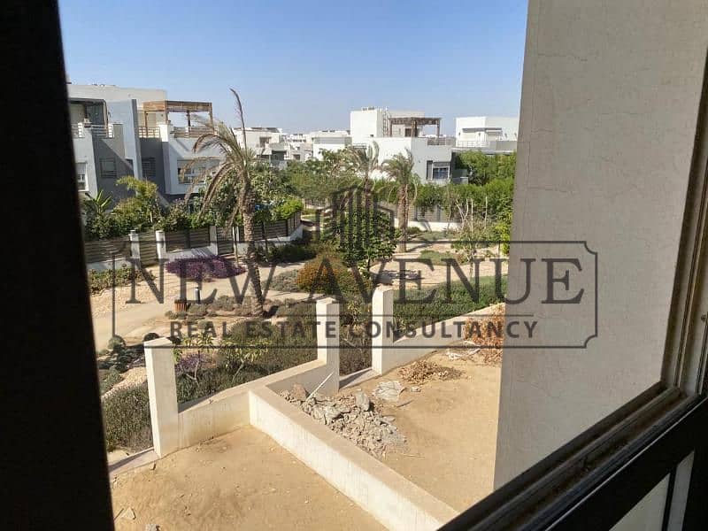 Prime Townhouse Corner for Sale in Hyde Park New Cairo: attractive Price, 5 Bedrooms, Overlooking Landscapes, open view, Semi-finished, Top Spot! - Widok 4