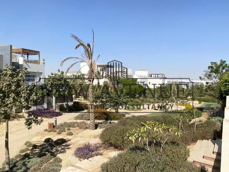 Prime Townhouse Corner for Sale in Hyde Park New Cairo: attractive Price, 5 Bedrooms, Overlooking Landscapes, open view, Semi-finished, Top Spot! - Więcej