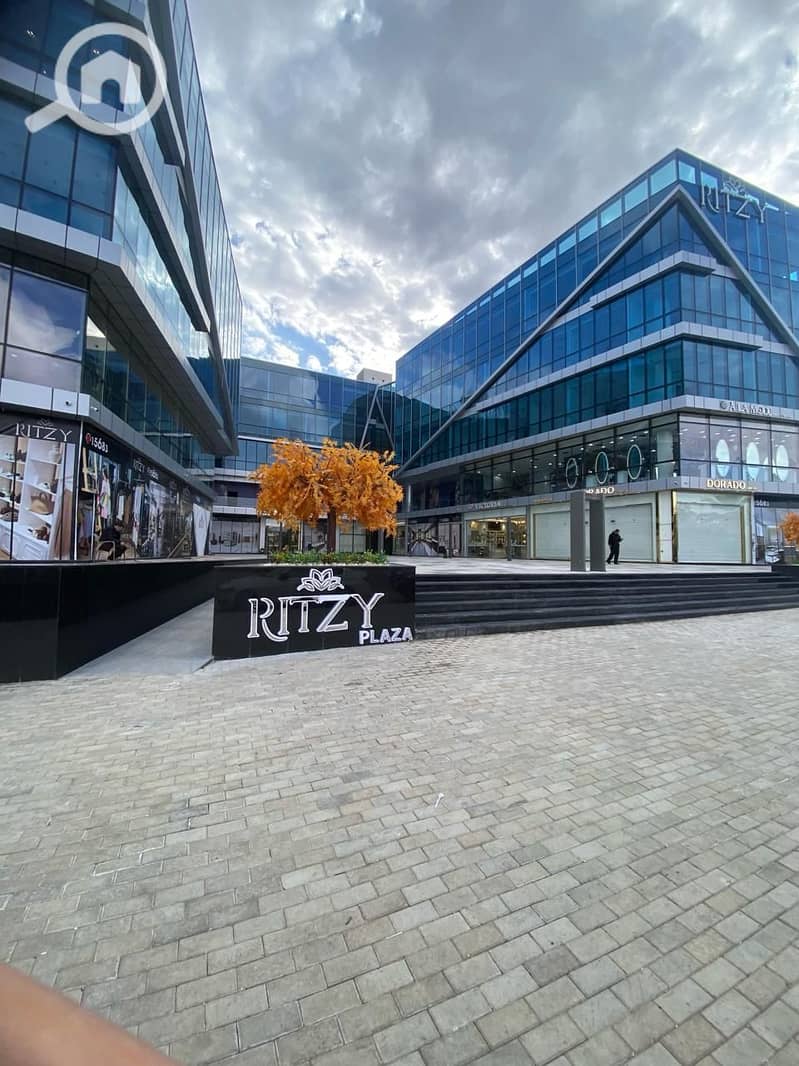 A fully finished and rented shop with annual returns in Ritzy Mall, Sheikh Zayed City, first floor, at a very special price. – pohled 3