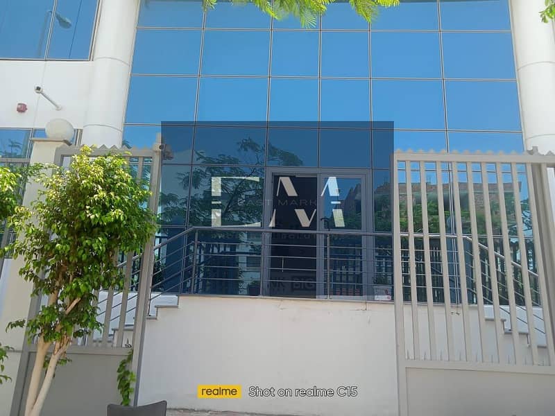 Fully Finished Administrative Office for Rent in a Prime Location - Więcej