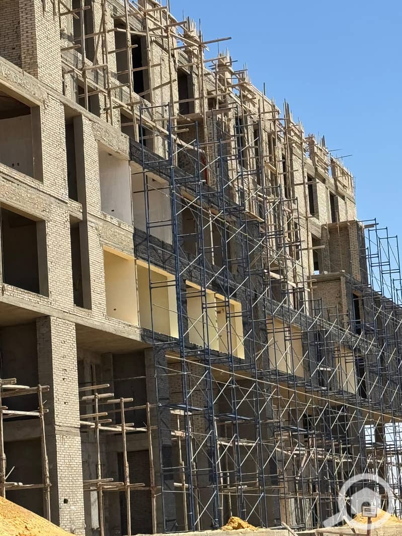 **Fully finished apartment with air conditioners for sale in a prime location in Sheikh Zayed, Al Karma Compound. ** - Więcej