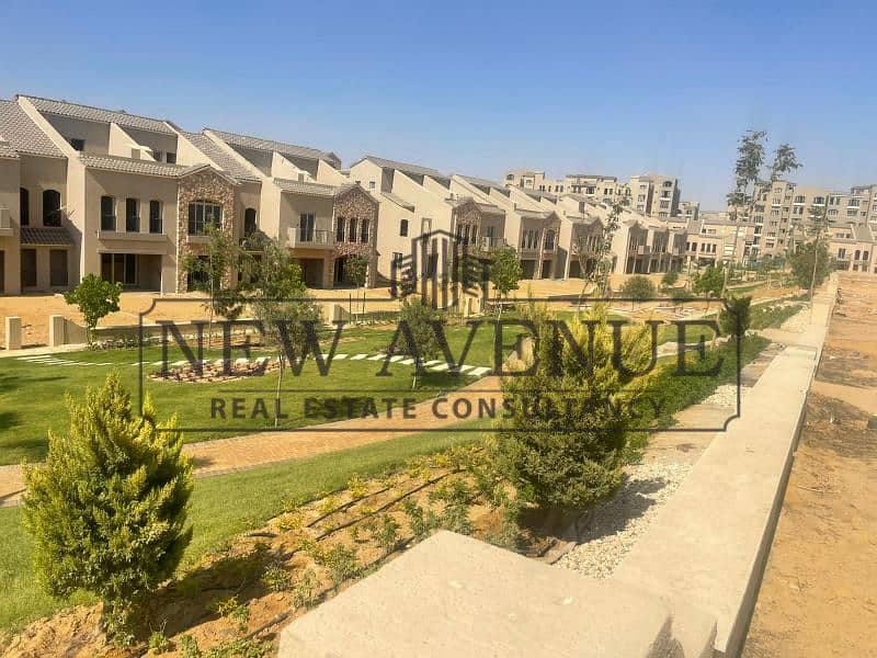 Ready to move Town House Corner With Big Land Area For Sale Prime Location Looking Over Landscape In Green Square - Ansicht 3