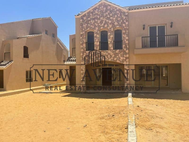 Ready to move Town House Corner With Big Land Area For Sale Prime Location Looking Over Landscape In Green Square - Mehr