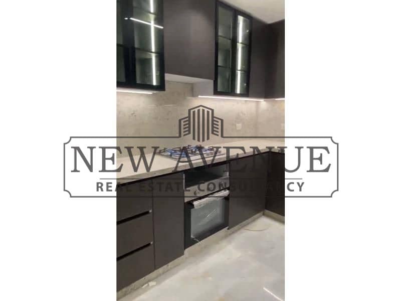 Ready to move fully finished with Kitchen cabinets and appliances facing north and first use 4 min from mivida and southern 90th - Widok 5