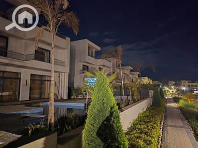 4 Bedroom Townhouse for Sale in Sheikh Zayed, Giza - photo_1_2026-04-14_16-23-44. jpg 4 Bedroom Townhouse for Sale in Sheikh Zayed, Giza - photo_1_2026-04-14_16-23-44. jpg