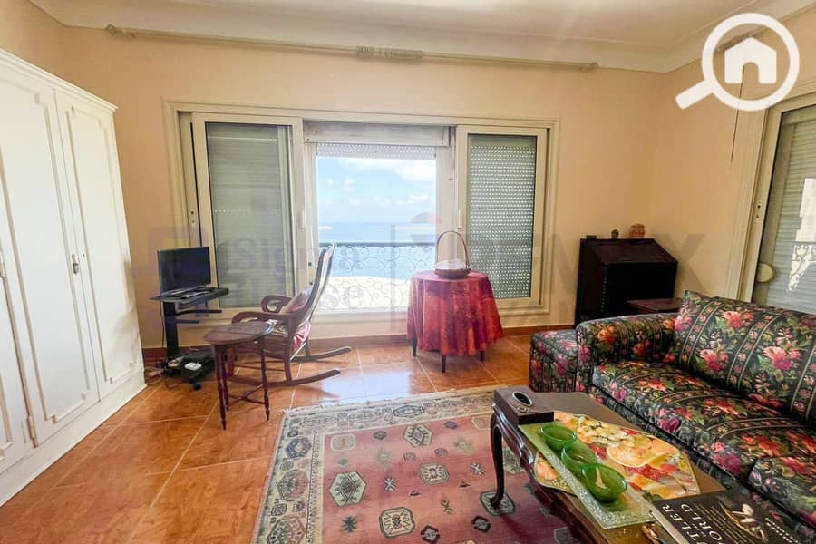 Apartment for sale 200 m Al Raml Station (directly on the sea) - Meer