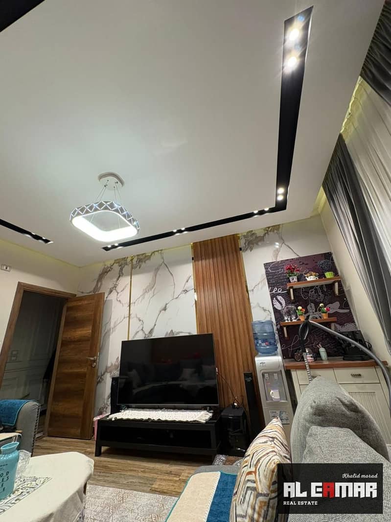 9 5aed0990-ca11-44f7-b463-f43b01554a32. jpg