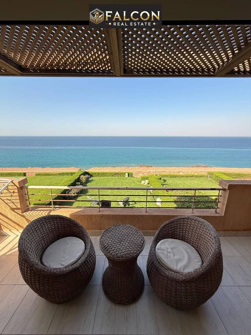 With a down payment of 600,000, a fully finished chalet is for sale, steps from the sea in Telal Ain Sokhna village, minutes from Porto - Ansicht 4