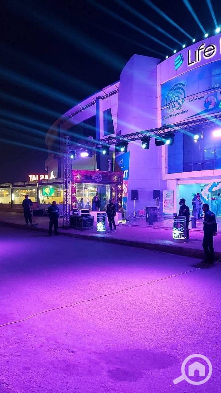 A 65m internal and 25m external ground floor shop with a finished facade at Life Mall - Al-Mutasqimreen, New Cairo - Widok 4
