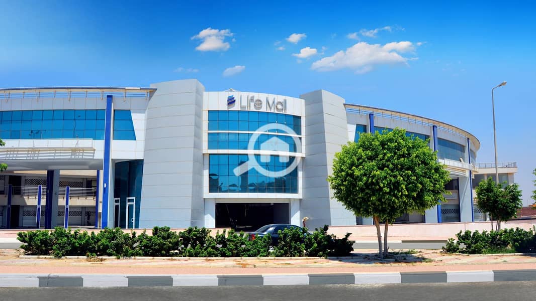 A 65m internal and 25m external ground floor shop with a finished facade at Life Mall - Al-Mutasqimreen, New Cairo - Widok 5
