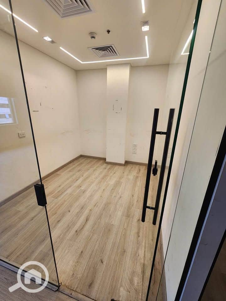Office Space Available For Immediate Occupancy in The Portal Mall – pohled 5