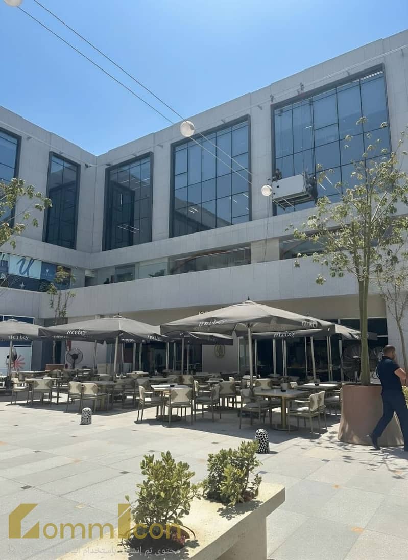 Office for rent, luxurious administrative finishing, full glass facade and direct plaza view in U Venues Mall – Fifth Settlement, New Cairo - Ansicht 2