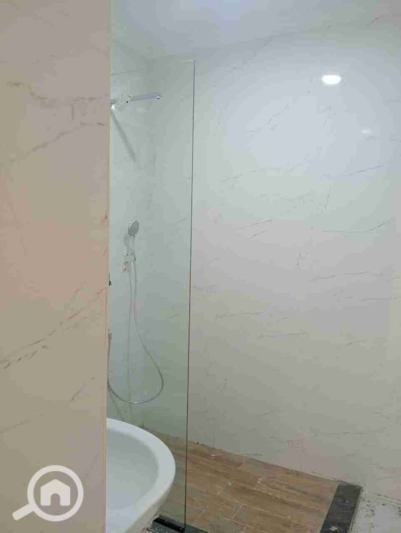 Corner rental apartment next to the gate, super luxury finishing, first occupancy, in a very distinguished location, close to all services. - Więcej