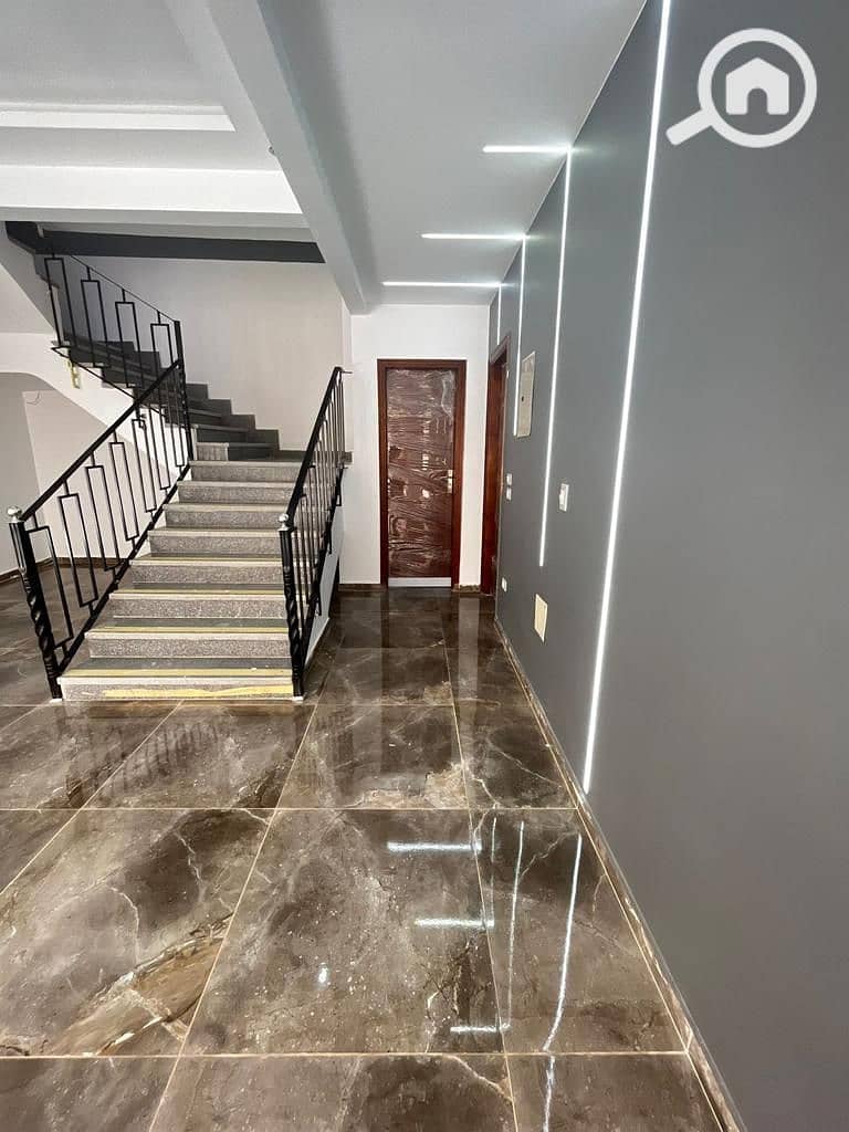 Duplex for rent with a private entrance, ideal for company owners, in the prestigious Al Banafseg Villas near Waterway, New Cairo - Widok 5