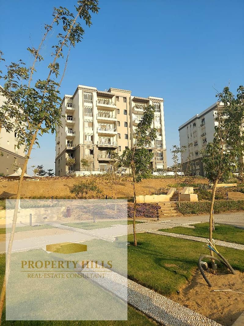 For quick sale Apartment at a low resale price 207 square meters in Hyde Park Compound 3 bedrooms ready for viewing Fifth Settlement, New Cairo. - Więcej