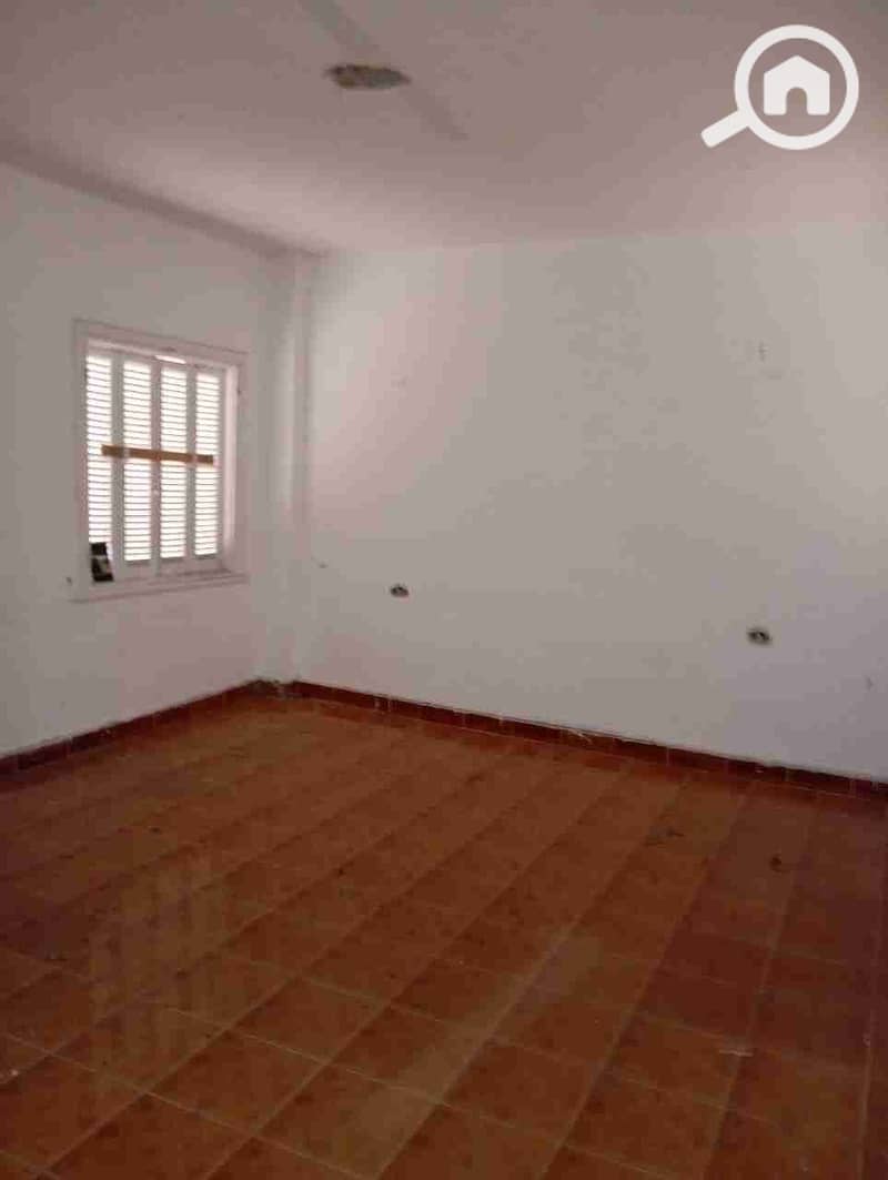 A real opportunity that will not and cannot be repeated. Ground floor apartment for rent for lovers of Cleopatra, directly on the tram, suitable for all purposes. . . etc. – pohled 2