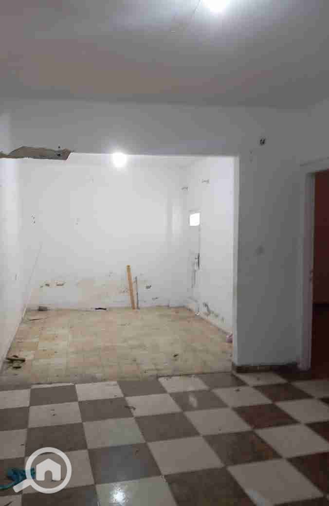 A real opportunity that will not and cannot be repeated. Ground floor apartment for rent for lovers of Cleopatra, directly on the tram, suitable for all purposes. . . etc. – pohled 4