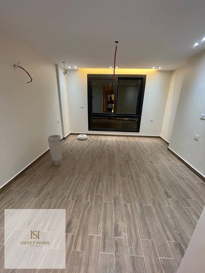 Ground floor apartment with garden for rent in Azad Compound Semi furnished at a bargain price - Widok 2