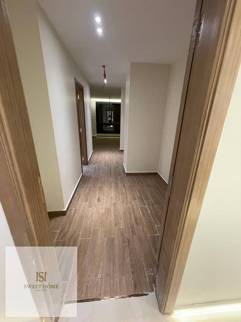 Ground floor apartment with garden for rent in Azad Compound Semi furnished at a bargain price - Widok 3