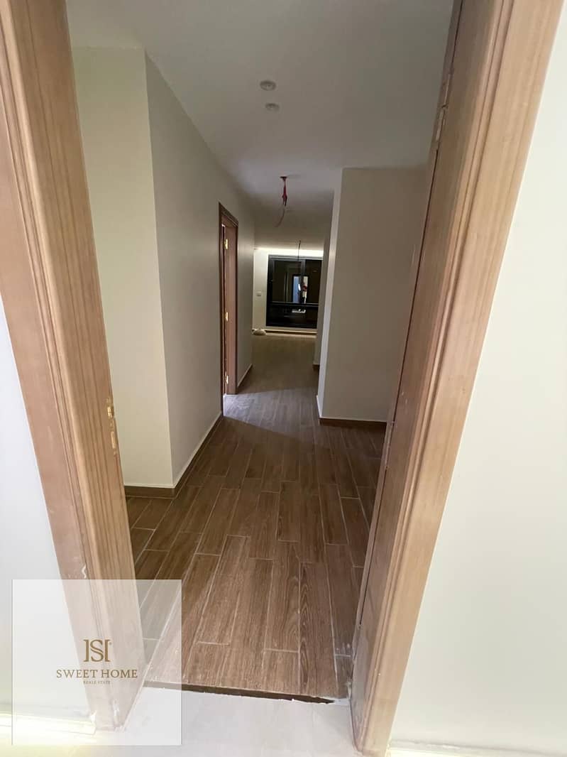 Ground floor apartment with garden for rent in Azad Compound Semi furnished at a bargain price - Widok 4