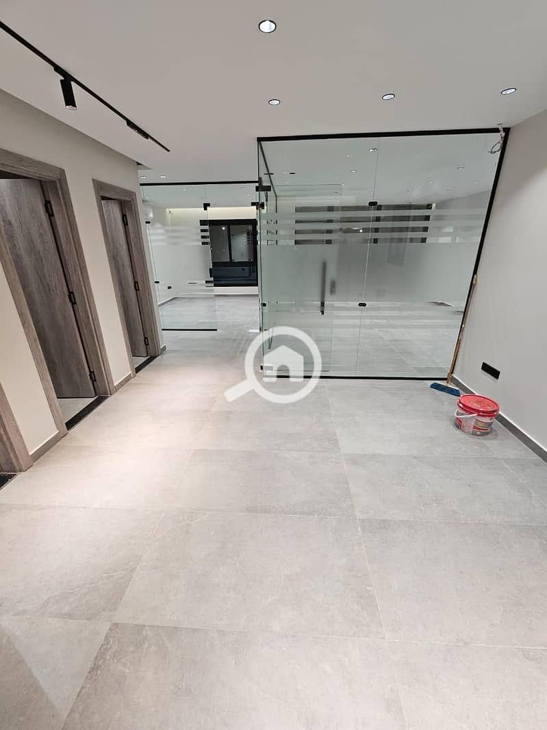 Office space of 170 sqm, air-conditioned, for rent in the strongest administrative building at Rayhana Plaza, Zahra, Maadi. - Aanzicht 4