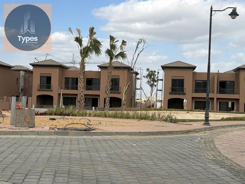 Corner townhouse villa for sale, ready for immediate occupancy, in the heart of Sheikh Zayed, next to Royal City Compound and Cairo Gate Compound by E - Ansicht 2