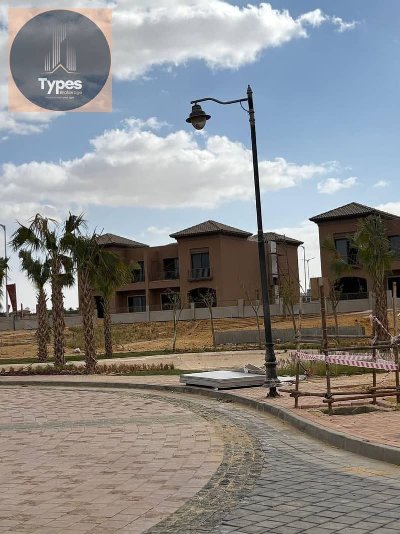 Corner townhouse villa for sale, ready for immediate occupancy, in the heart of Sheikh Zayed, next to Royal City Compound and Cairo Gate Compound by E - Ansicht 4