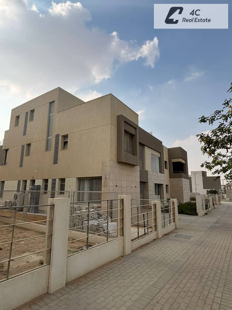 Immediate receipt of a distinctive location, resale villa for sale below market price by one million Egyptian pounds in Palm Hills New Cairo - Widok 3