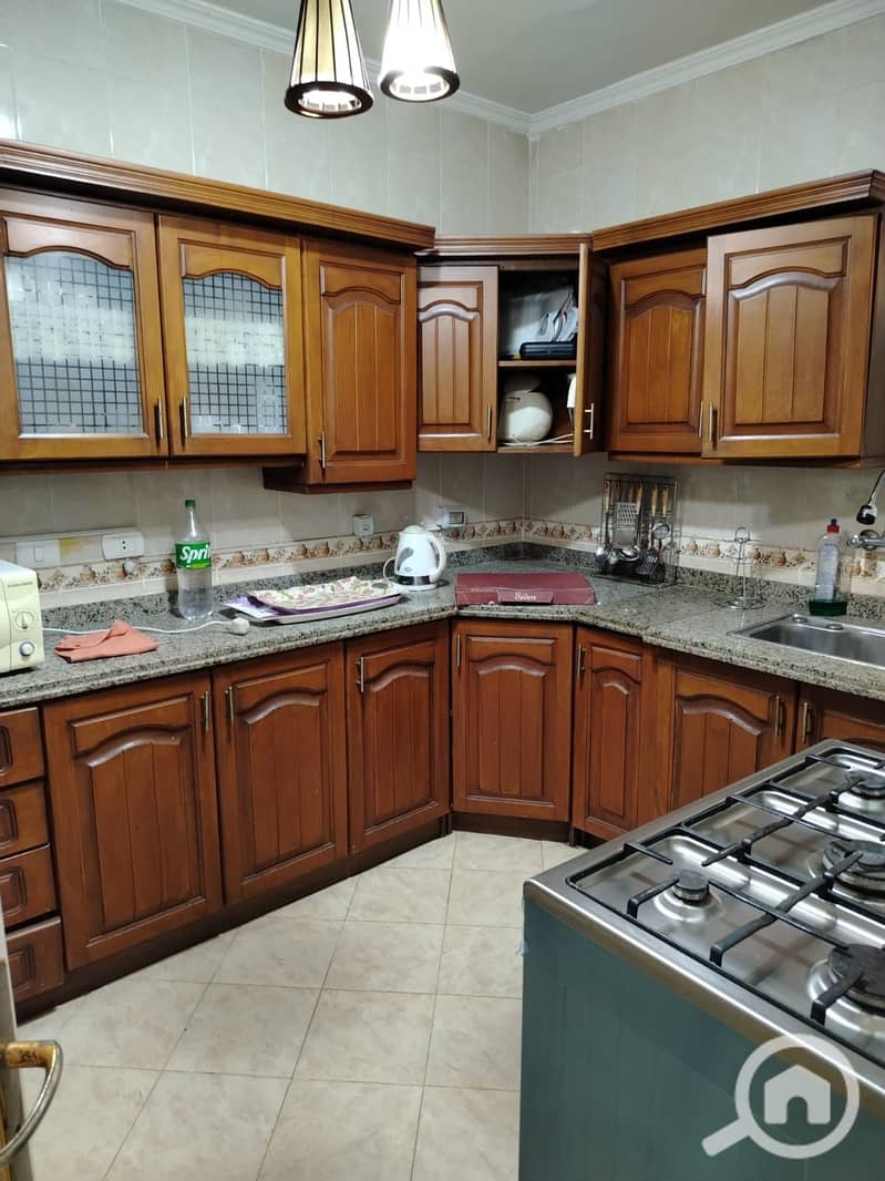 Cheapest furnished apartment with 3 bedrooms in Al Rehab 2, area of 162 sqm, air-conditioned, in a premium location close to the Eastern Market and bus stops, at a bargain price. – další