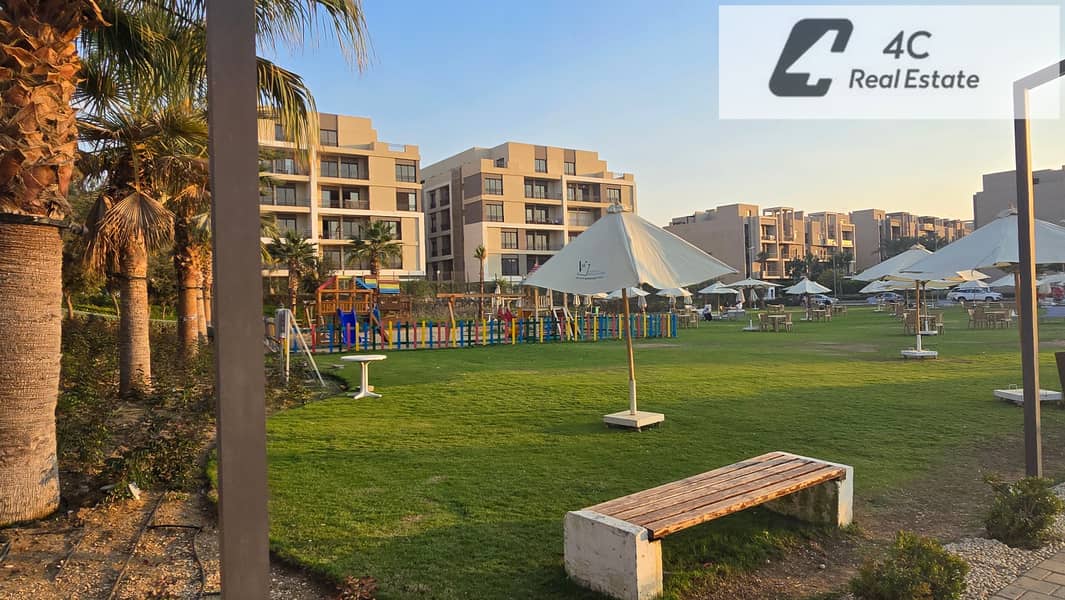 Lowest price for a 3-bedroom Penthouse fully finished with kitchen and AC's on the landscape view in Fifth Square Al Marasem Compound, - Widok 2
