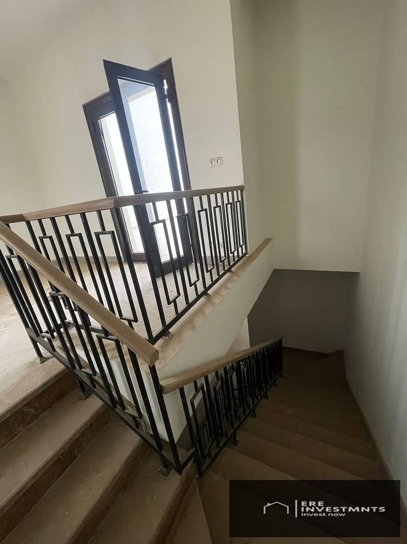Receive your 370m² twin house villa for sale immediately at the lowest price in Uptown Cairo by Emaar Misr - spacious green areas and distinctive – další