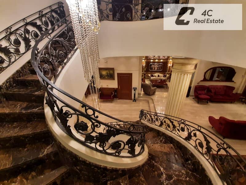 Standalone villa with a large built-up area of 1200 sqm for sale in one of the most prestigious locations in New Cairo – El Shouyfat - Widok 3