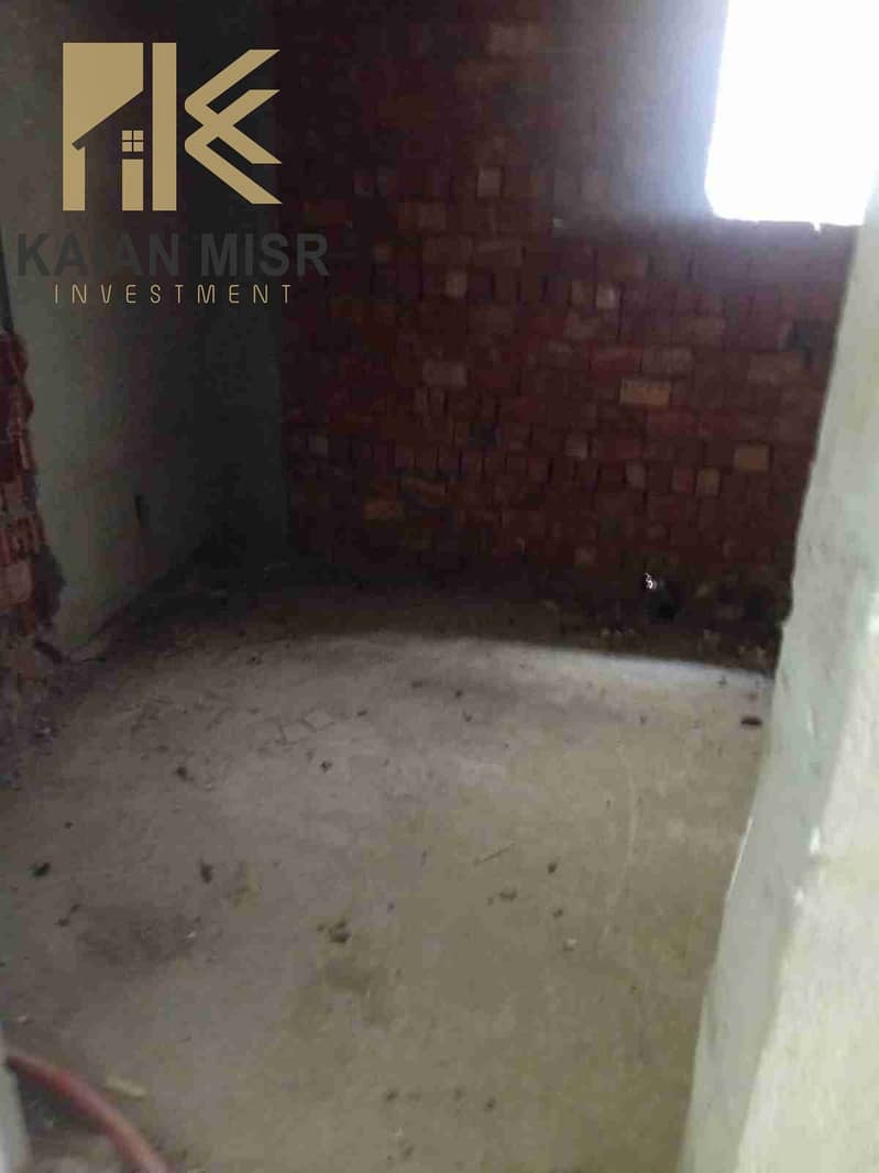 A 150 sqm apartment on the second upper floor, side view, overlooking a garden, semi-finished, immediate delivery in the finest villa neighborhoods. – pohled 4