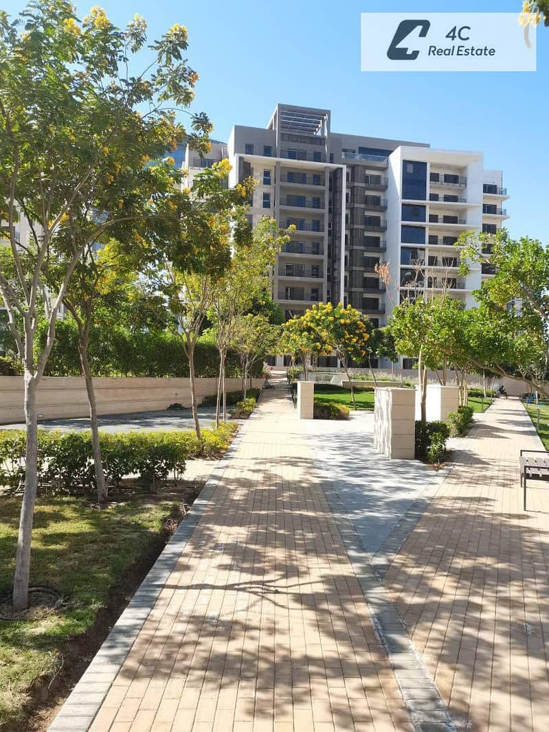Apartment Ultra Super Lux Finished with ACs for Sale Lowest Down Payment & Installments Old Contract in ZED East New Cairo Next to Hyde Park - Vista 4