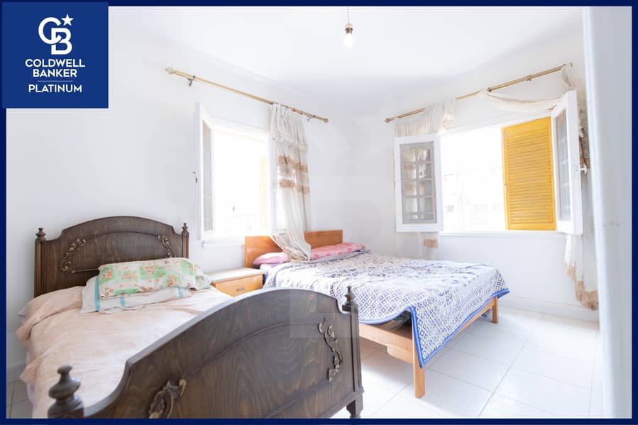 Opportunity for living or investment in the heart of Almaamoura Beach. . Apartment for sale 100 sqm with a fully open view (no light wells). - Mehr