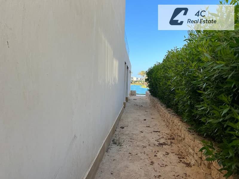 Under market price Villa 478 m for sale, ready to move, bahry Directly on lagoon view steps from the beach very prime location in Seashell North Coast - Widok 4