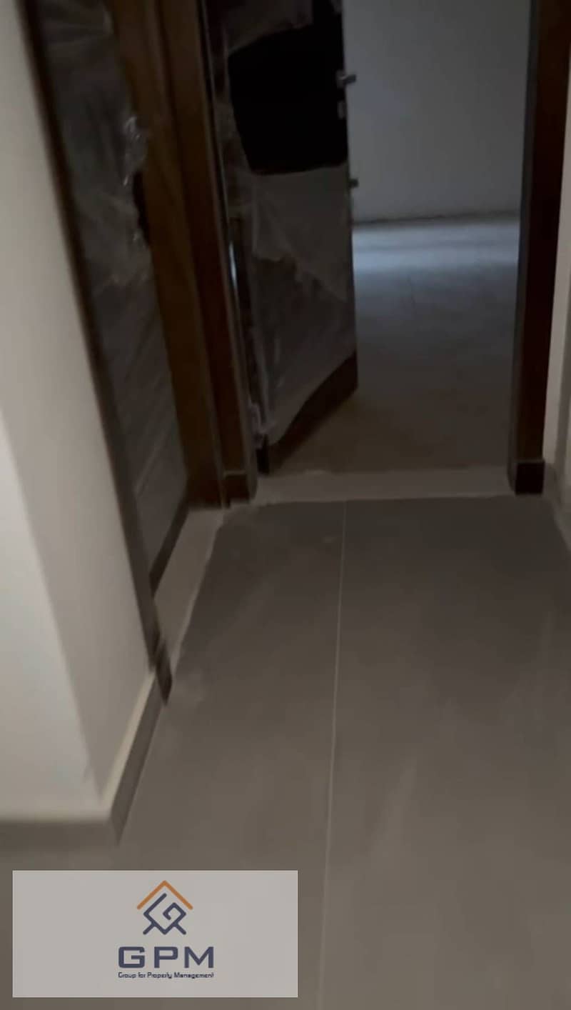 resale apartment with garden Fully finished in 90 Avenue Compound New Cairo - Widok 5