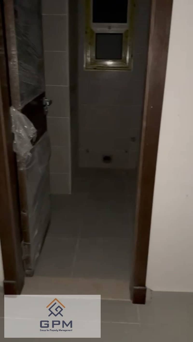 resale apartment with garden Fully finished in 90 Avenue Compound New Cairo - Widok 6