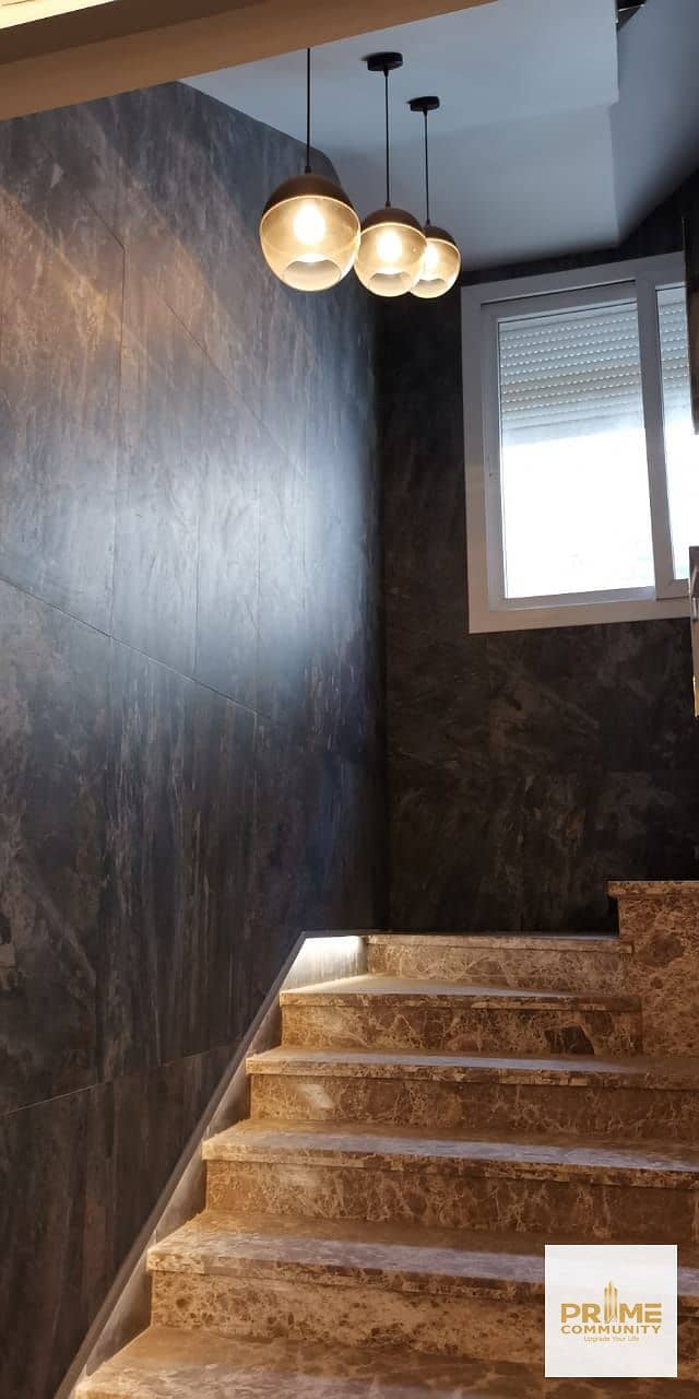 Standalone villa high end finished in prime location for sale in Zayed Dunes Zayed city - Vue 5